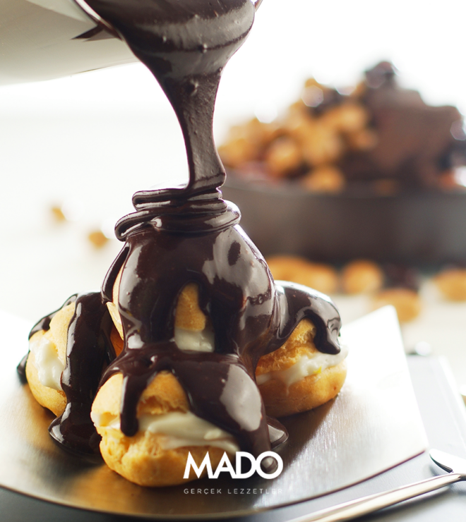 Profiterole With Melted Chocolate